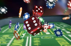 Live dealer revealing Dragon and Tiger cards at level303 broadcast